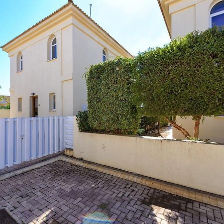 Villa Chloe Paralímni Szoba fotó