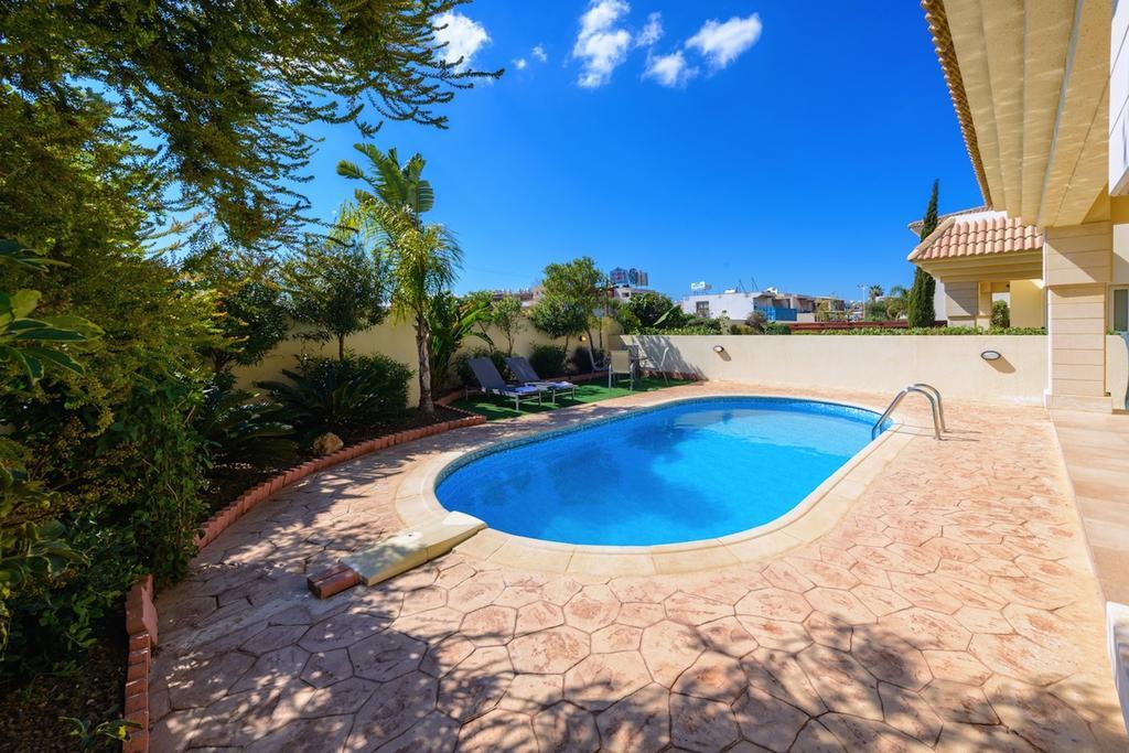 Villa Chloe Paralímni Szoba fotó