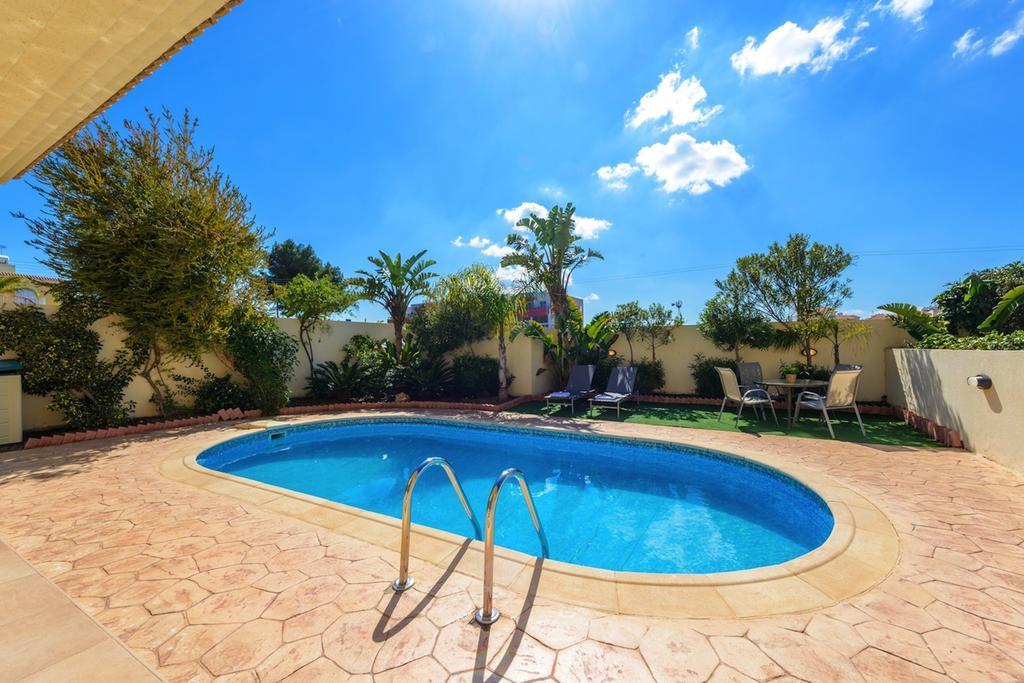 Villa Chloe Paralímni Szoba fotó